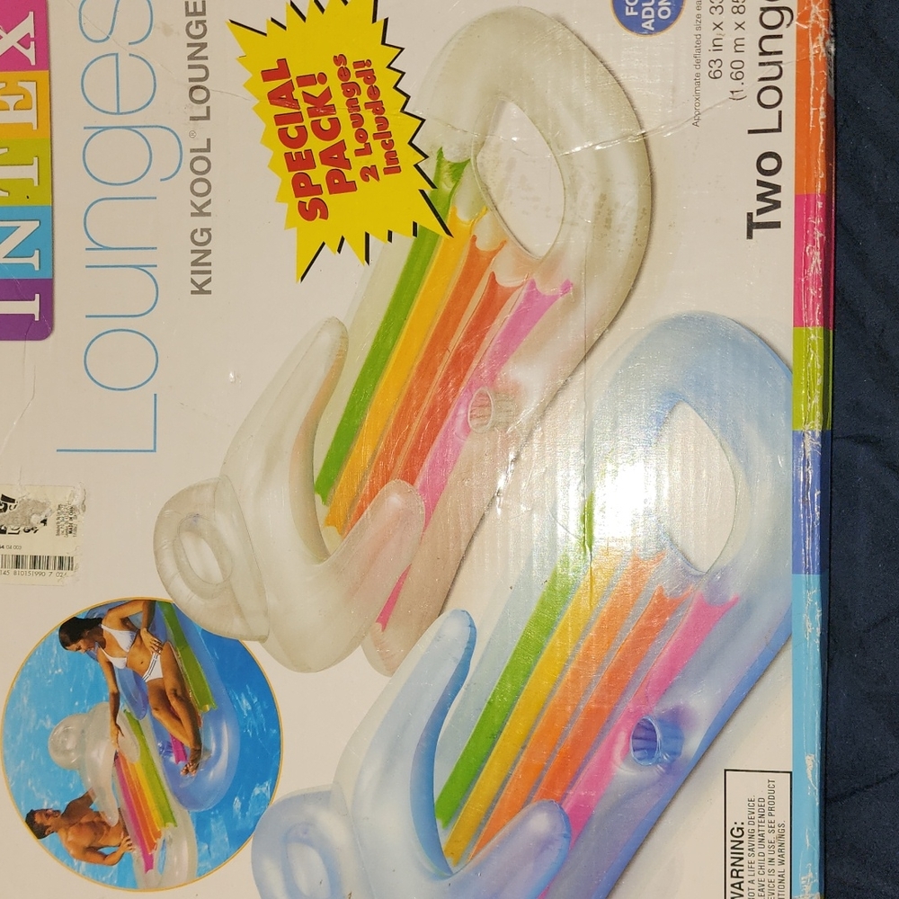 Intex Two king pool lounges